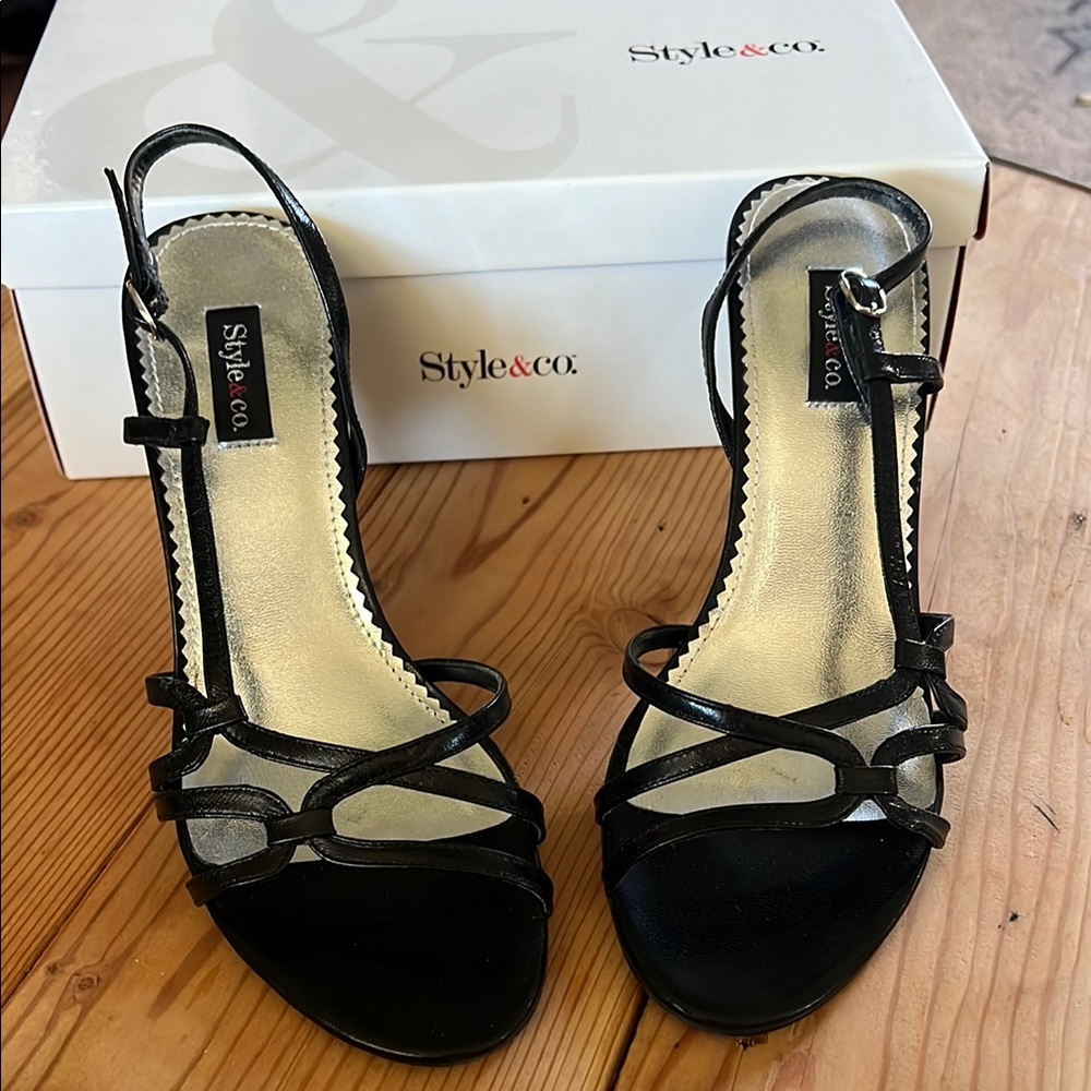Style & Co. Black Strappy Women's Sandals. 8.5